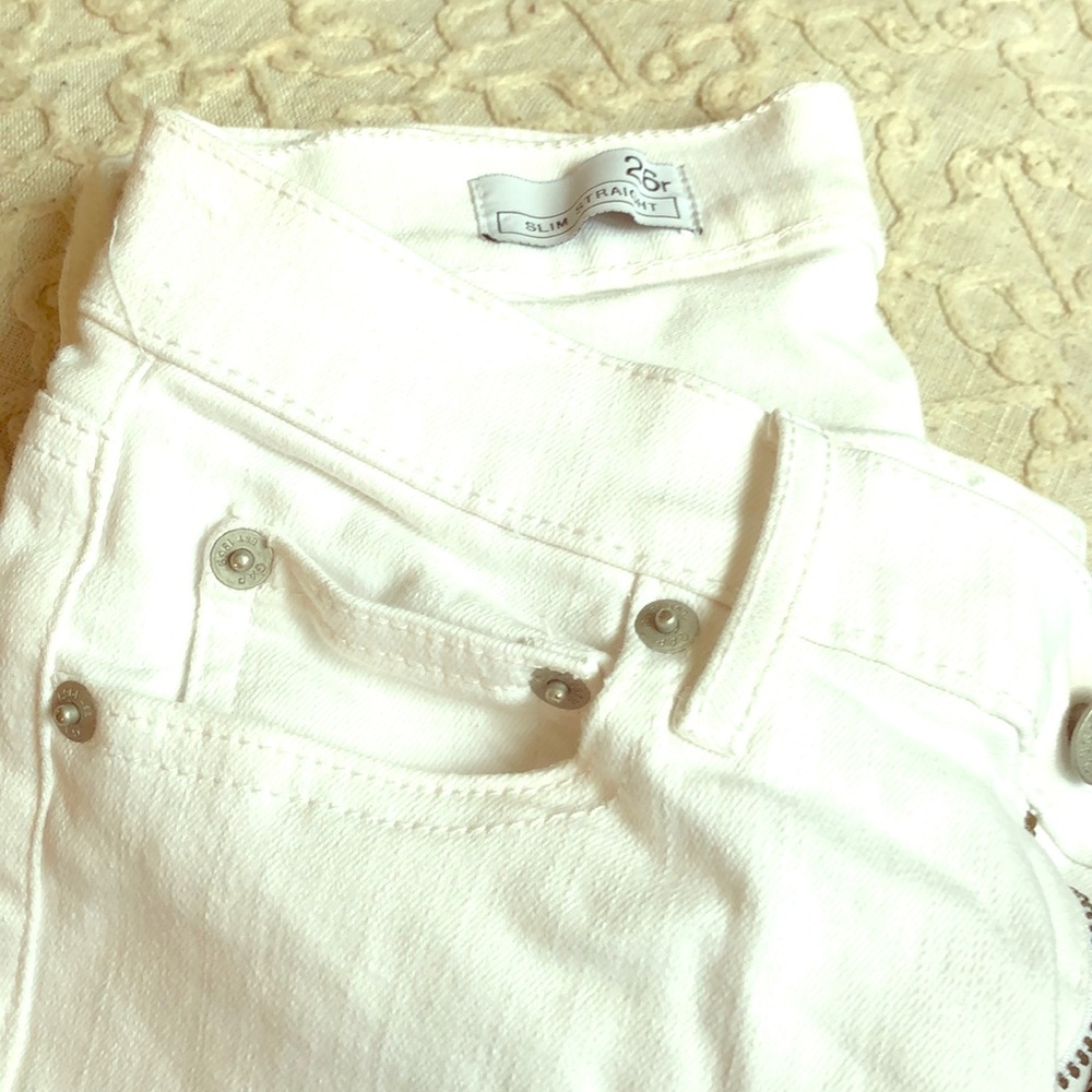 💫Gap white distressed jeans